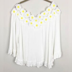Judith March oversized low shoulder daisy top sz small